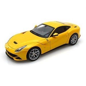 Ferrari F12 gelb met 2013